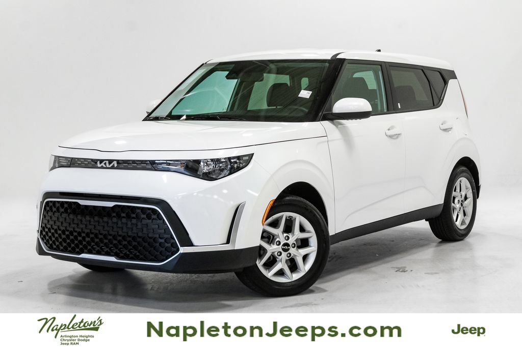 Used 2025 Kia Soul LX w/ LX Technology Package FWD image 1