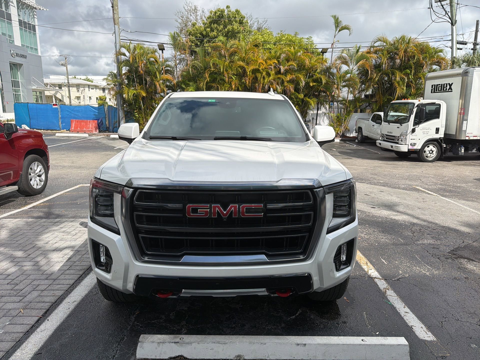 Used 2024 GMC Yukon AT4 w/ Technology Package image 9