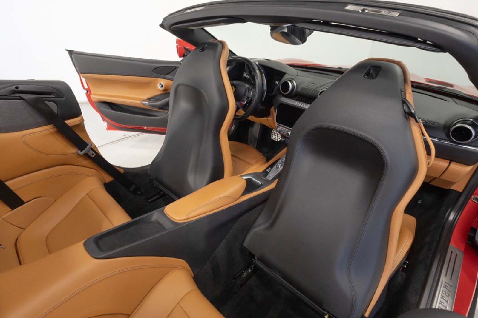 Used 2019 Ferrari Portofino RWD image 55