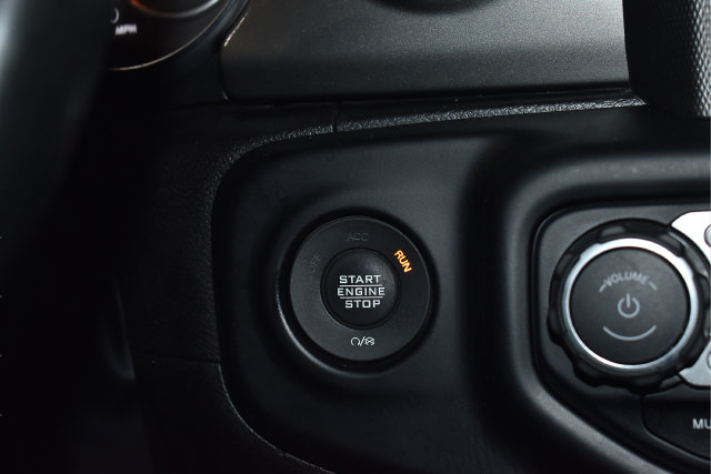 Used 2022 Jeep Wrangler Unlimited Sahara w/ Dual Top Group AWD/4WD image 23
