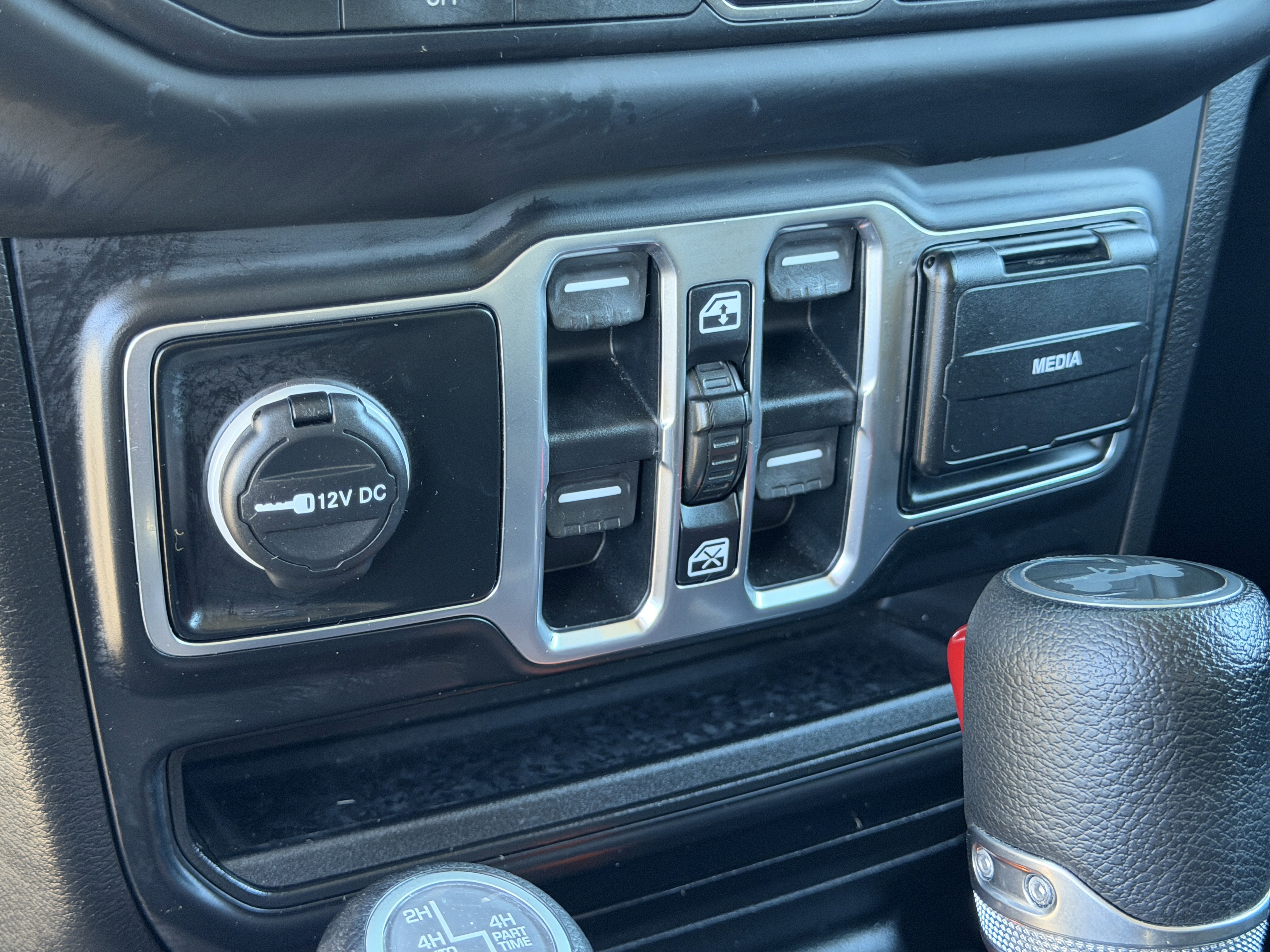 Certified 2020 Jeep Wrangler Unlimited Sahara image 23