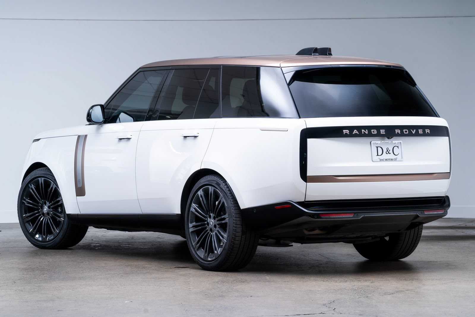 Used 2023 Land Rover Range Rover SV AWD/4WD image 4
