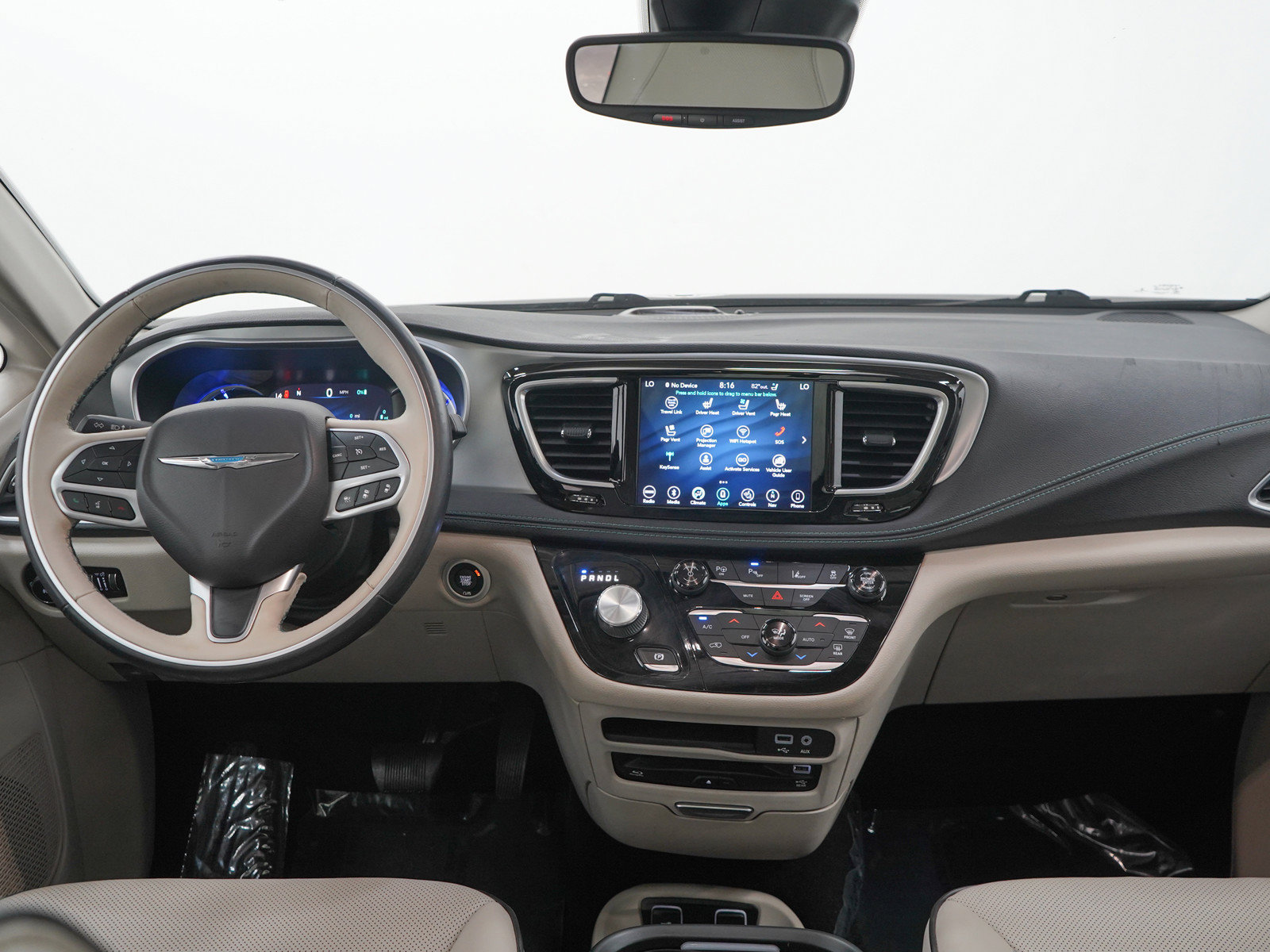 Used 2018 Chrysler Pacifica Limited w/ Advanced Safetytec Group FWD image 19