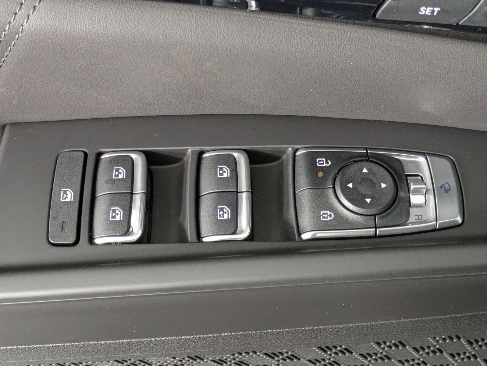 New 2025 Kia Carnival SX Prestige FWD image 21