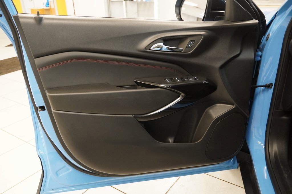 Used 2024 Chevrolet Trax RS w/ Sunroof Package image 18