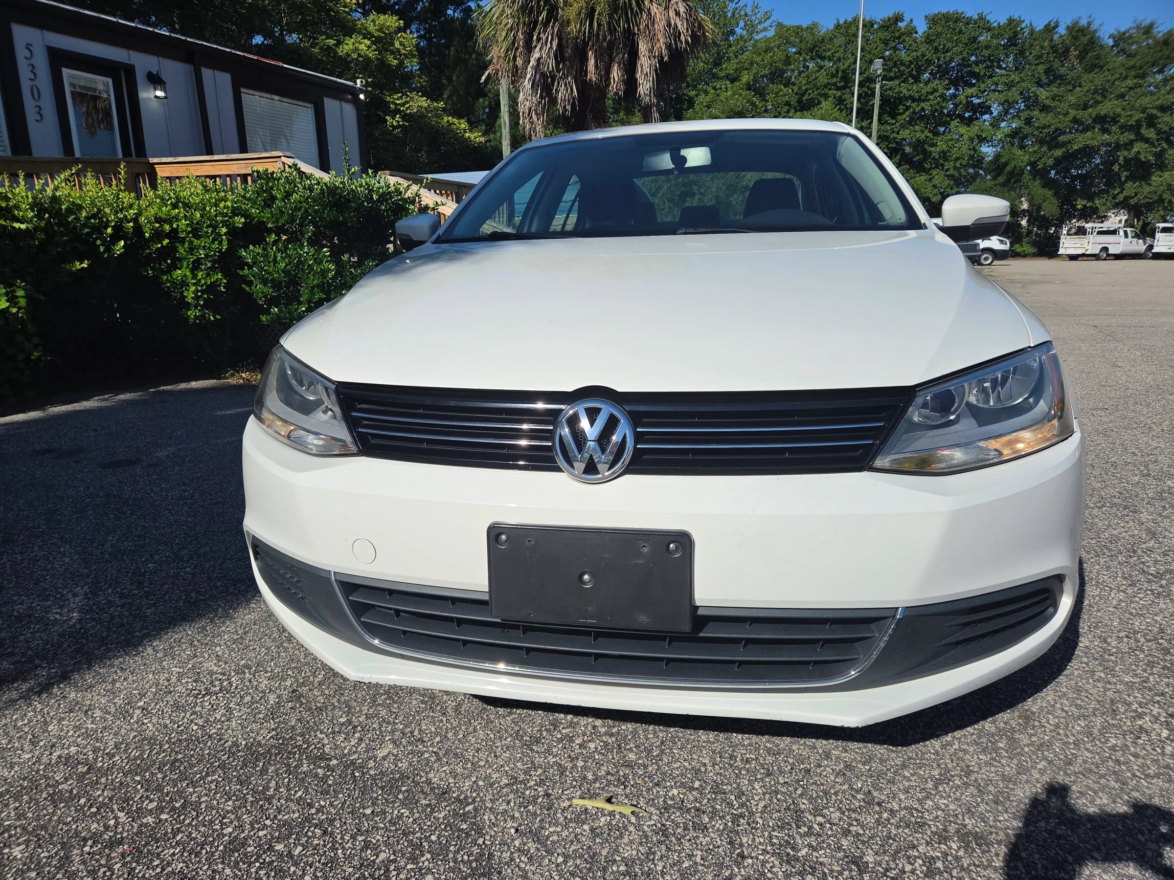 Used 2013 Volkswagen Jetta SE FWD image 2