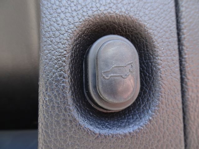 Used 2017 Chevrolet Suburban Premier AWD/4WD image 37