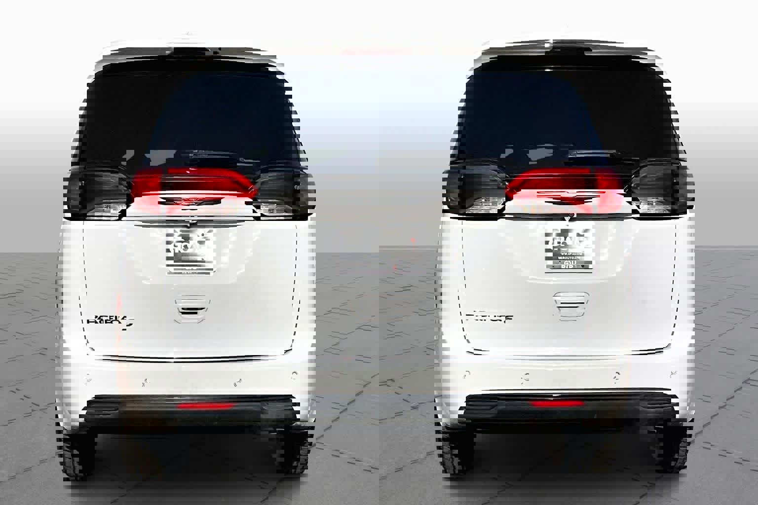 Used 2018 Chrysler Pacifica Touring-L Plus w/ Advanced Safetytec Group image 5