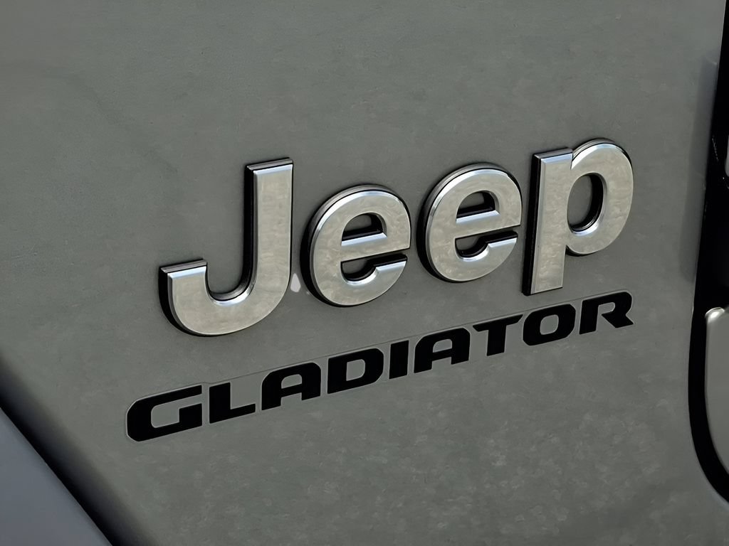 Used 2020 Jeep Gladiator Overland w/ Dual Top Group AWD/4WD image 59