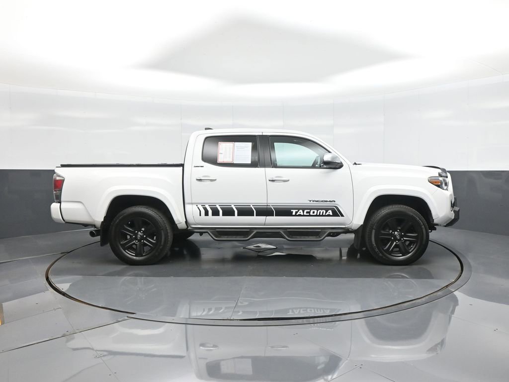 Used 2017 Toyota Tacoma Limited AWD/4WD image 8