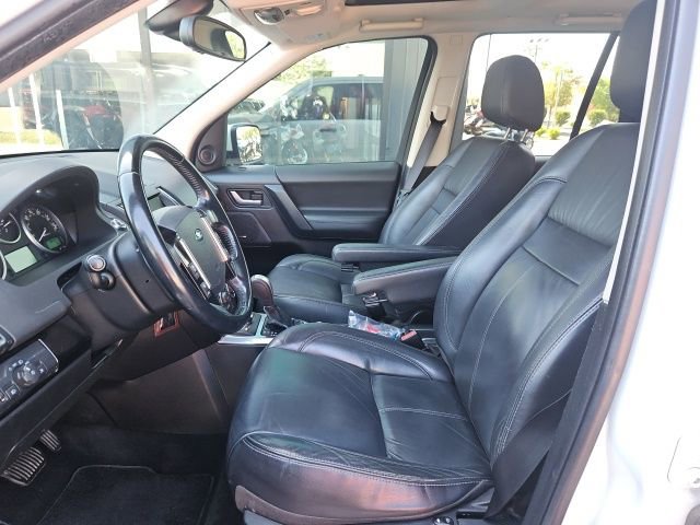 Used 2011 Land Rover LR2 HSE LUX image 11