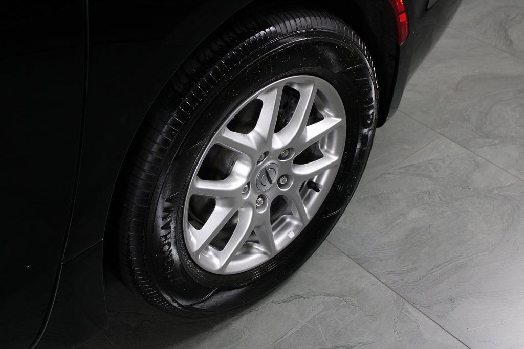 Used 2024 Chrysler Pacifica Touring-L image 9