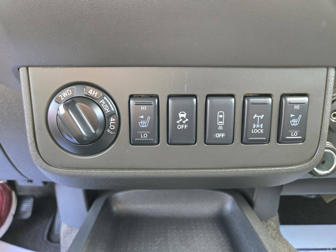 Used 2017 Nissan Frontier PRO-4X w/ Pro-4x Luxury Package AWD/4WD image 32