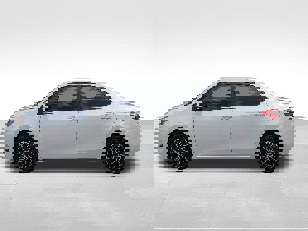 Used 2018 Toyota Corolla LE image 5