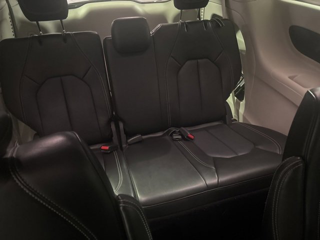 Certified 2024 Chrysler Pacifica Touring-L image 24