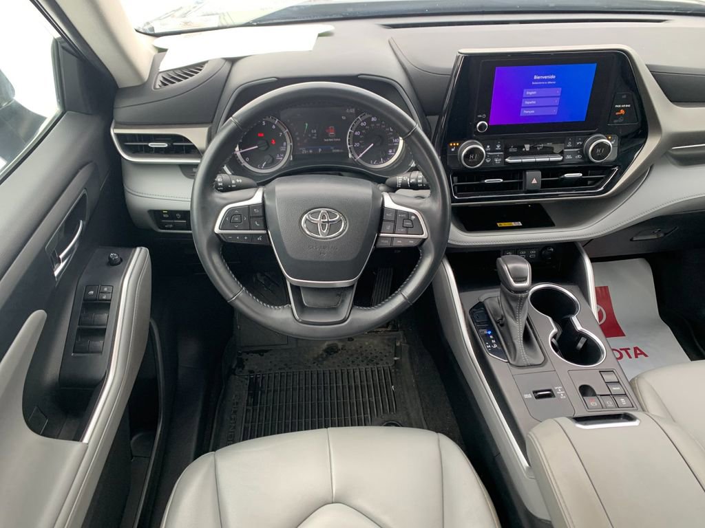 Used 2023 Toyota Highlander XLE image 18