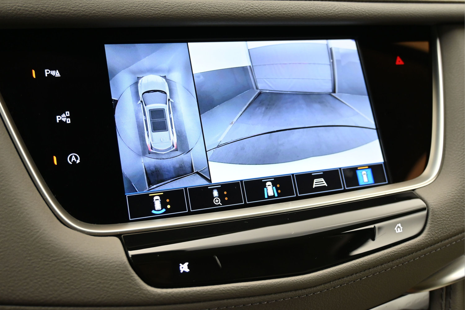 Used 2024 Cadillac XT5 Premium Luxury w/ Technology Package AWD/4WD image 13