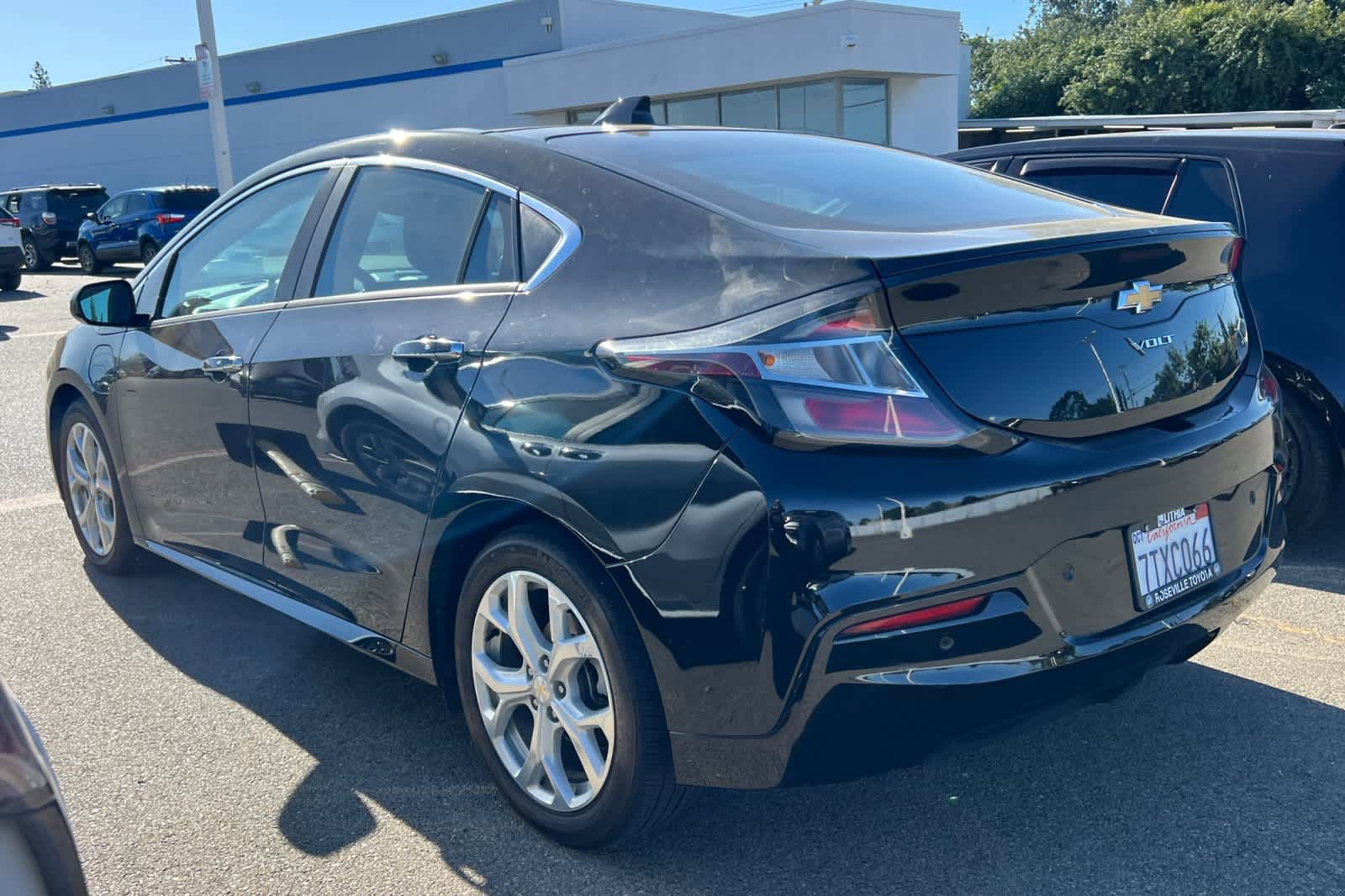 Used 2017 Chevrolet Volt Premier w/ Driver Confidence II Package FWD image 6