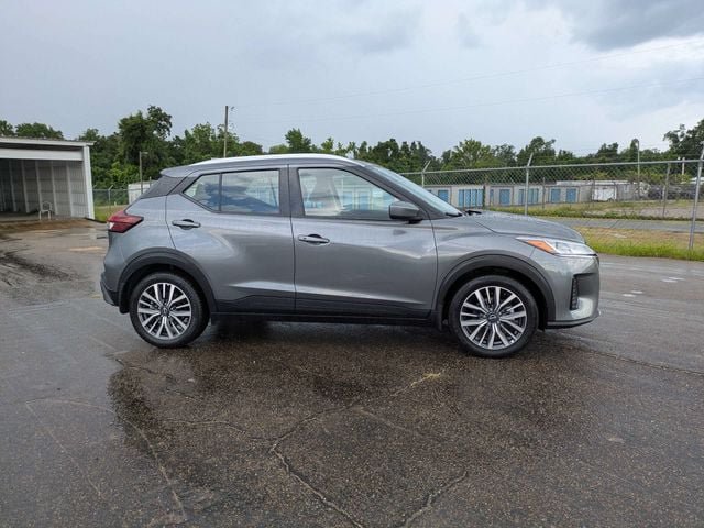 Used 2023 Nissan Kicks SV FWD image 3