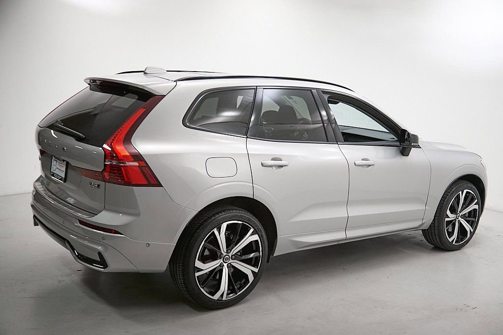 Used 2023 Volvo XC60 B6 Ultimate w/ Protection Package Premier image 9