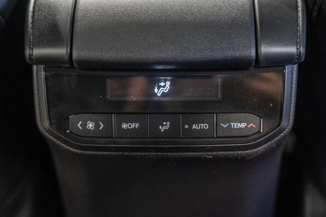 New 2025 Toyota Highlander XLE image 34