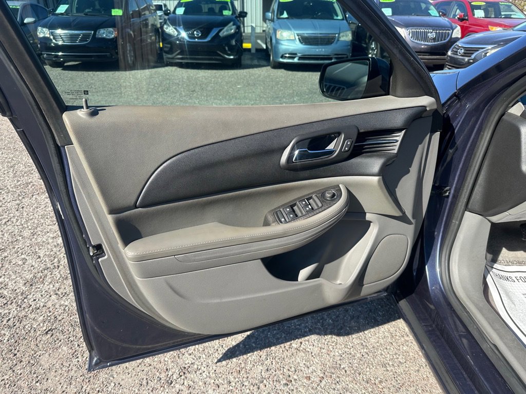 Used 2015 Chevrolet Malibu LT w/ Power Convenience Package image 11