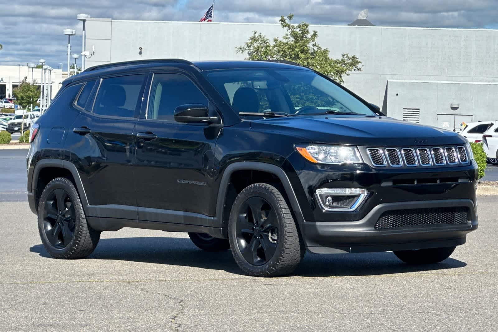 Used 2021 Jeep Compass Latitude w/ Sun and Sound Group AWD/4WD image 5