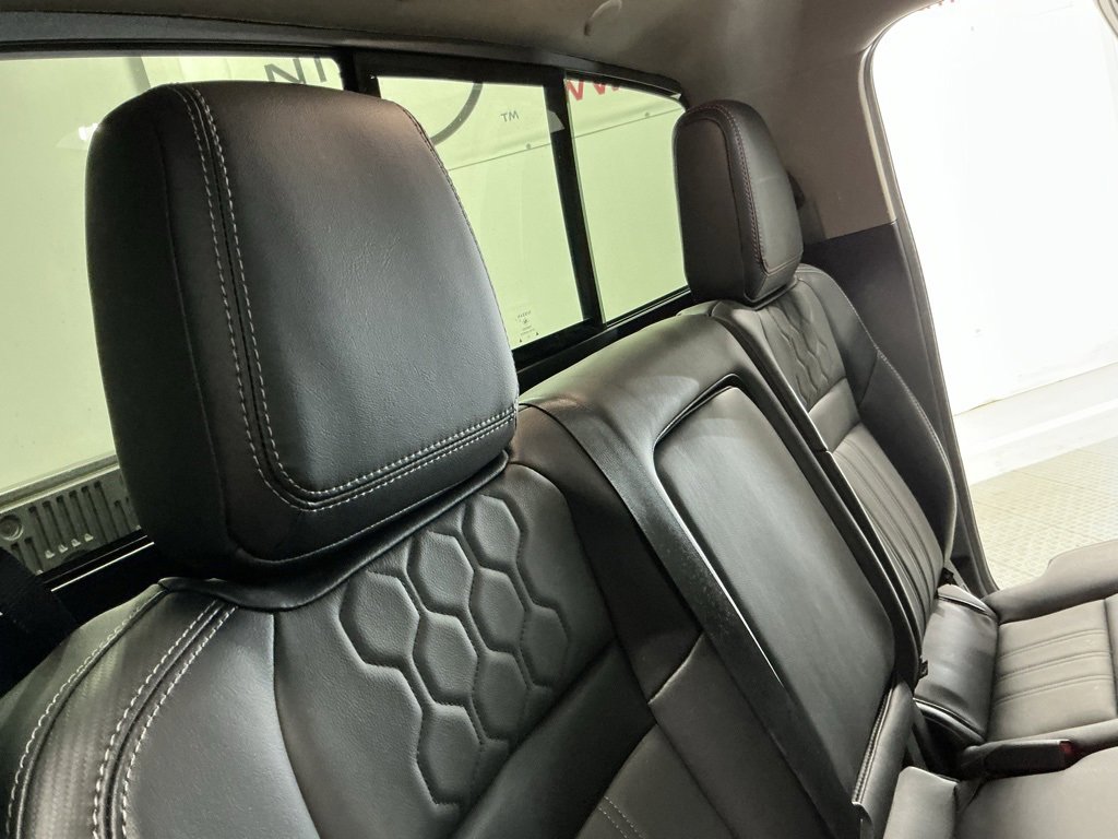 Used 2024 Nissan Frontier SL image 26