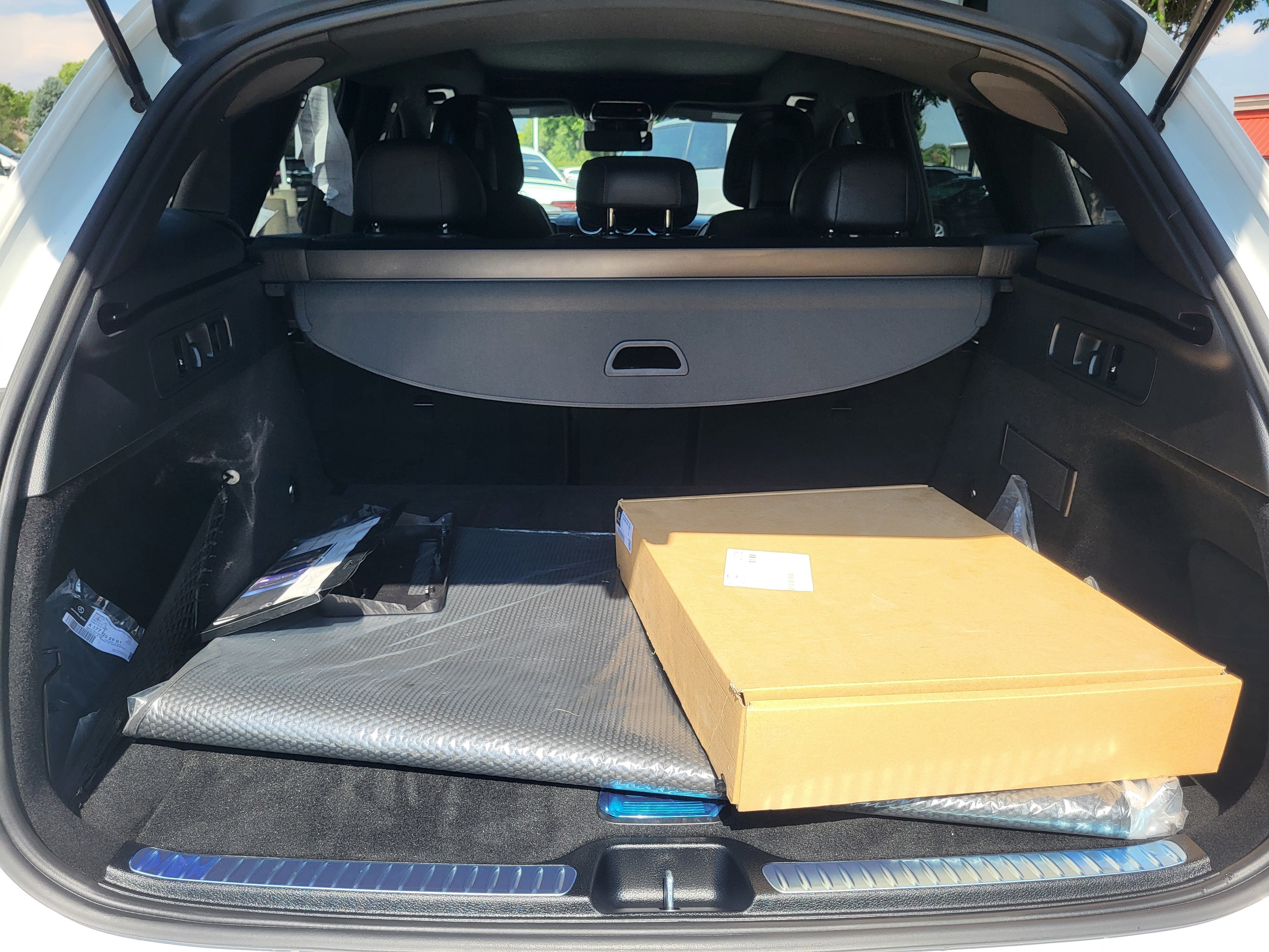 Used 2024 Mercedes-Benz GLC 300 4MATIC image 25