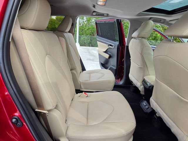 Used 2025 Toyota Highlander Limited FWD image 23