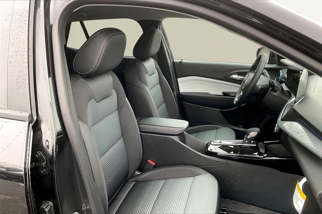 New 2026 Chevrolet Trax LT w/ Driver Confidence Package image 13