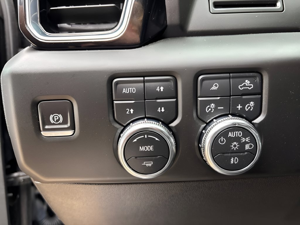 Used 2024 GMC Sierra 2500 Denali AWD/4WD image 12