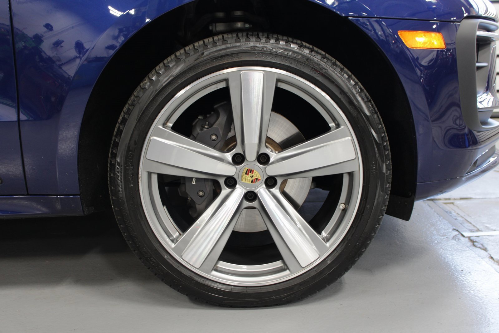 Certified 2025 Porsche Macan image 14