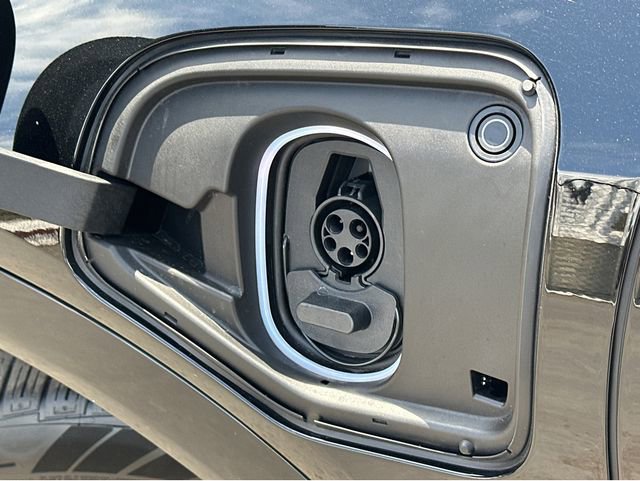 Used 2025 Cadillac Optiq Luxury 1 image 15