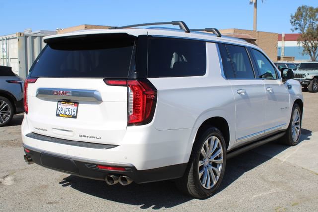 Used 2022 GMC Yukon XL Denali w/ Denali Premium Package AWD/4WD image 4