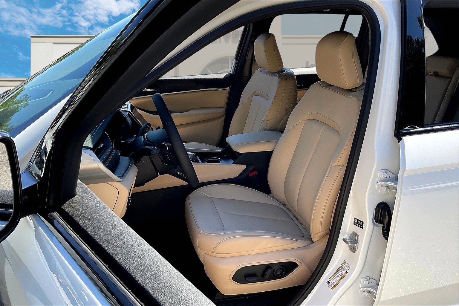 New 2025 Jeep Grand Cherokee Limited image 9