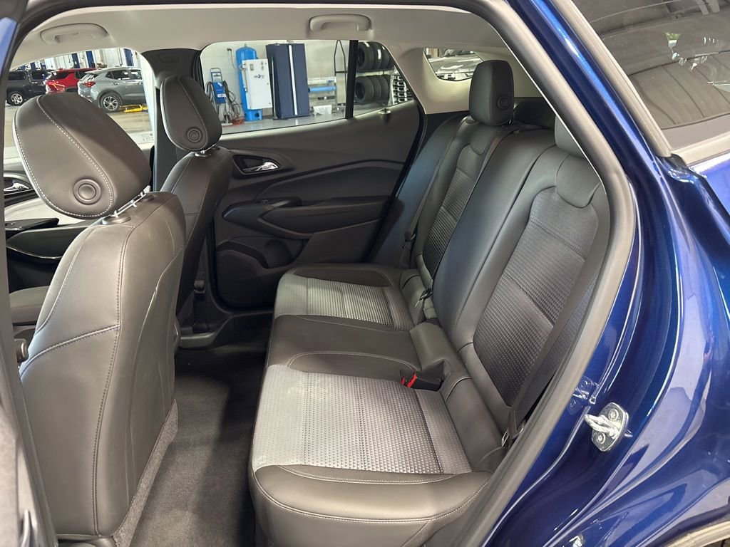 Used 2024 Chevrolet Trax LT w/ Driver Confidence Package FWD image 30