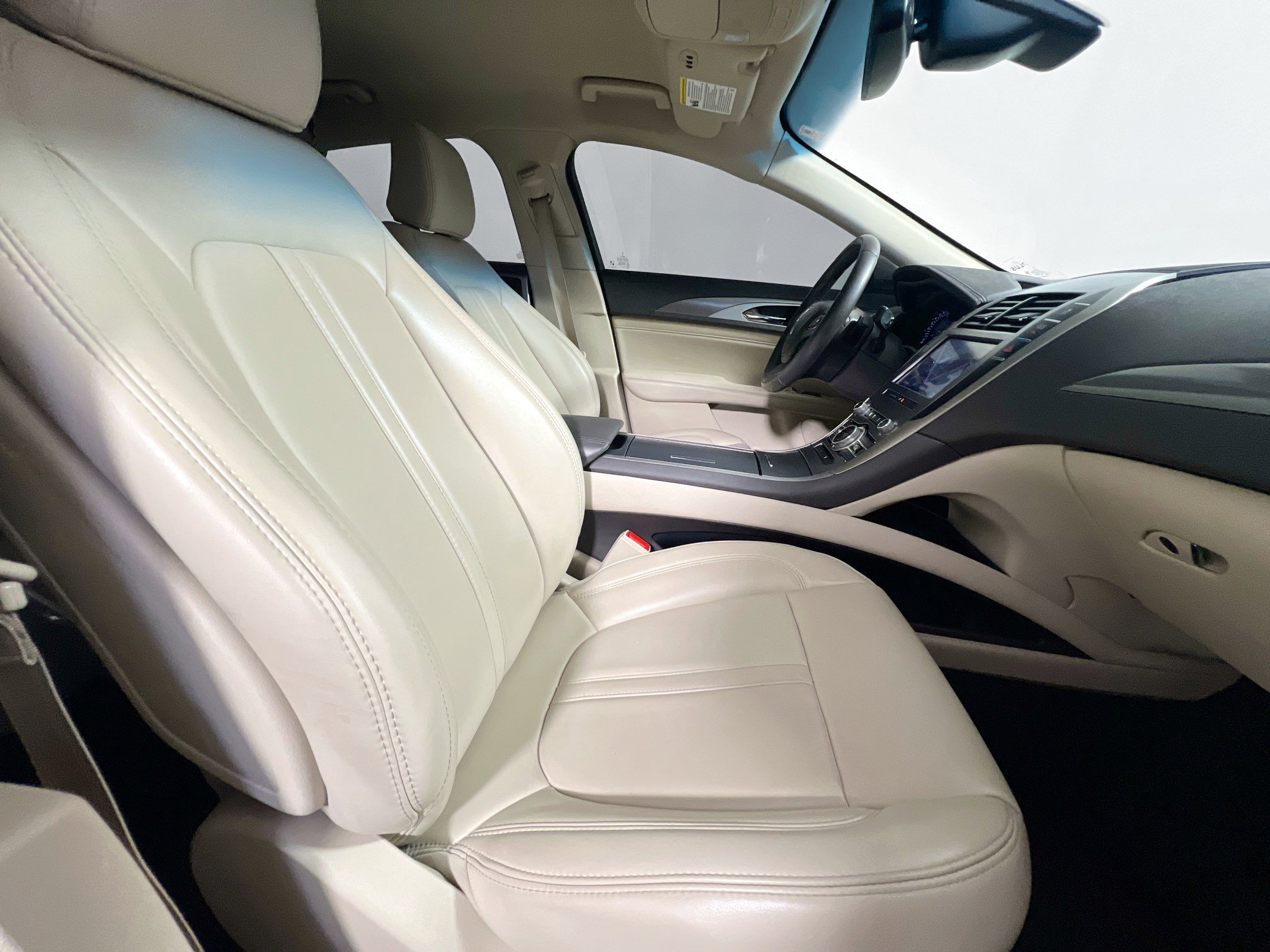 Used 2020 Lincoln MKZ w/ Convenience Package FWD image 31