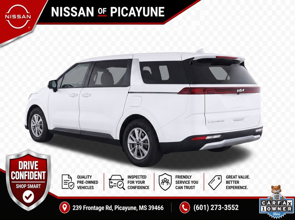 Used 2024 Kia Carnival LX FWD image 3