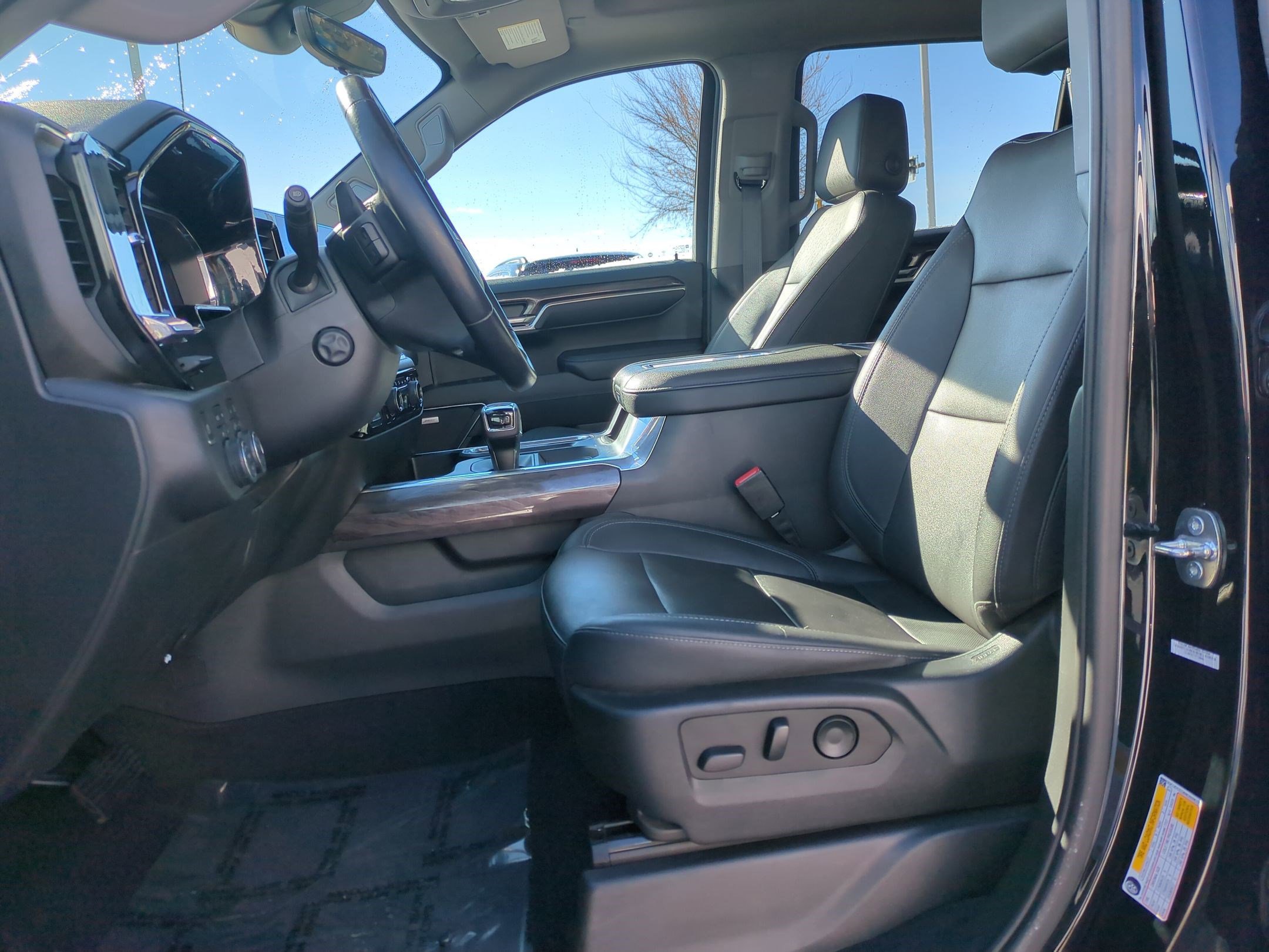 Used 2022 Chevrolet Silverado 1500 LTZ w/ LTZ Premium Package image 18