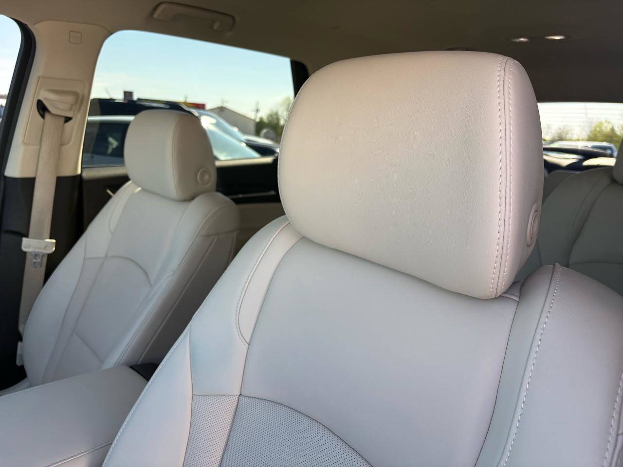 Used 2023 Buick Enclave Essence image 11