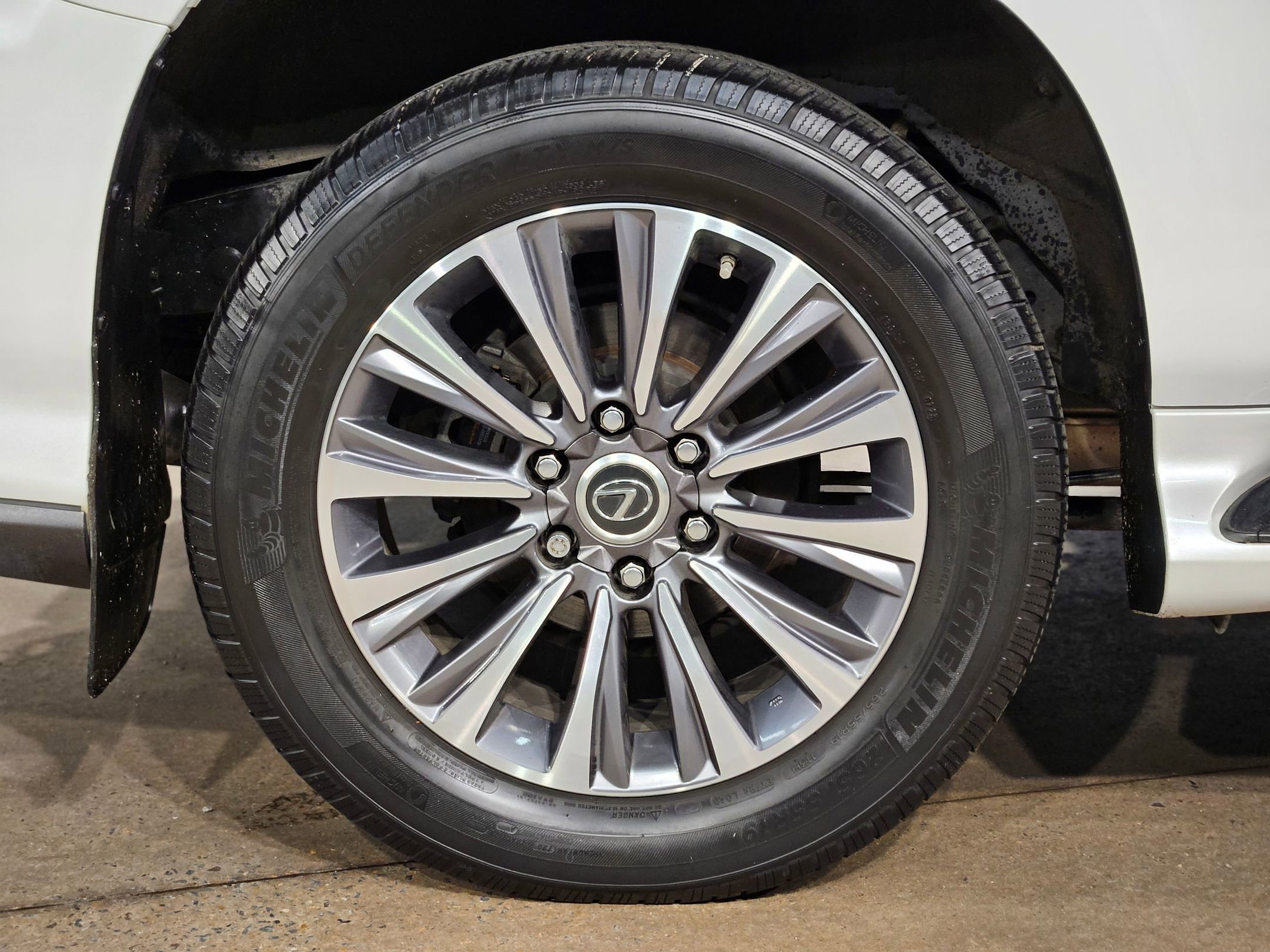 Used 2021 Lexus GX 460 Luxury w/ Sport Design Package AWD/4WD image 17