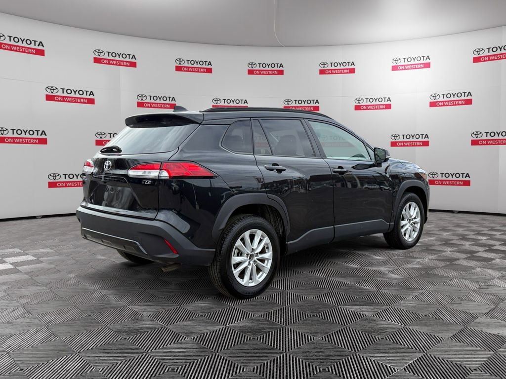 Used 2024 Toyota Corolla Cross LE image 3
