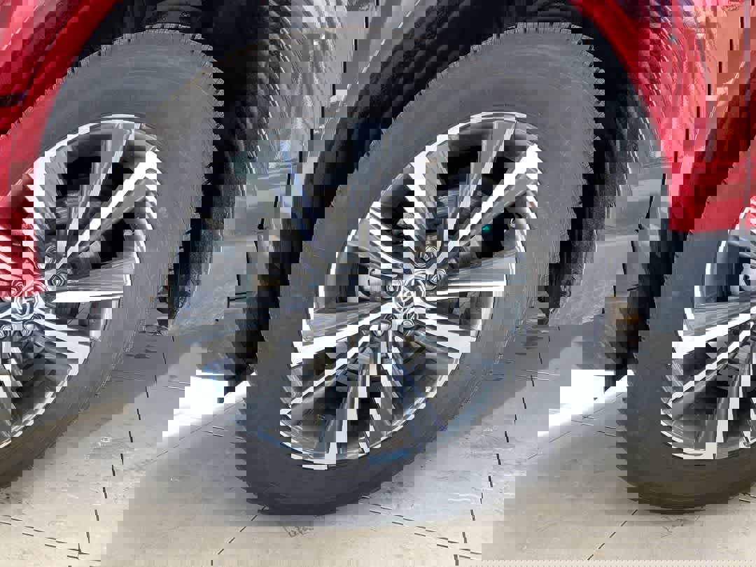 Used 2023 Toyota Venza LE image 10