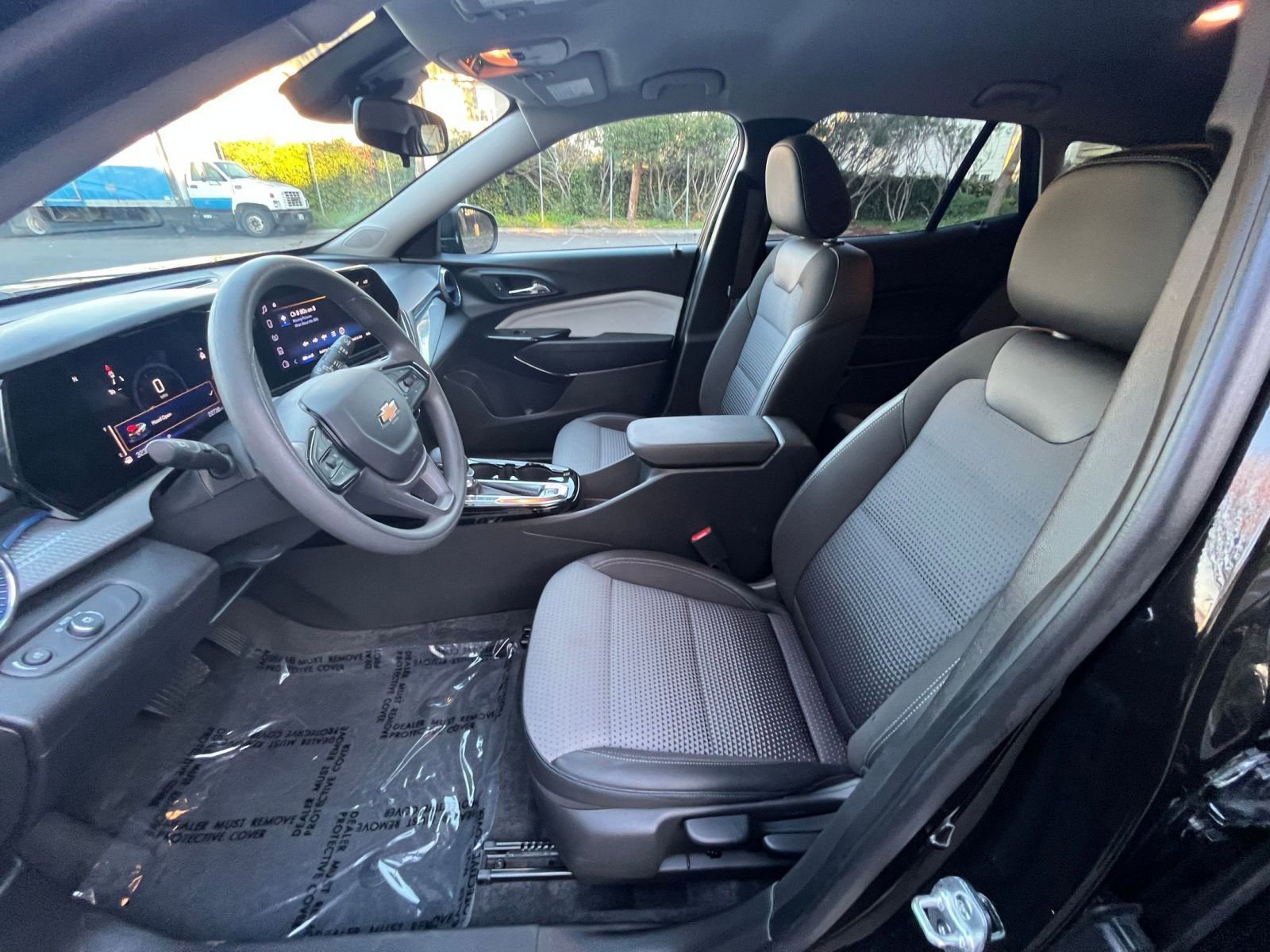 Used 2025 Chevrolet Trax LT image 24