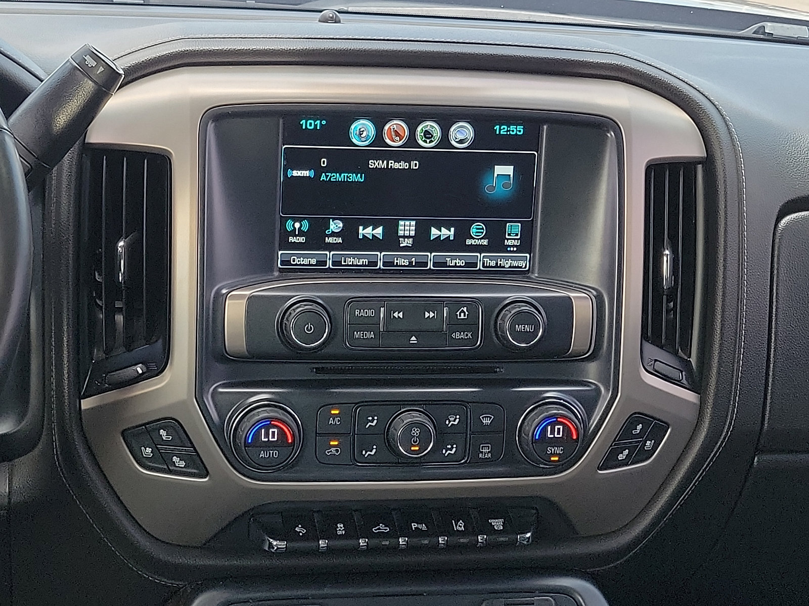 Used 2017 GMC Sierra 2500 Denali w/ Duramax Plus Package AWD/4WD image 10