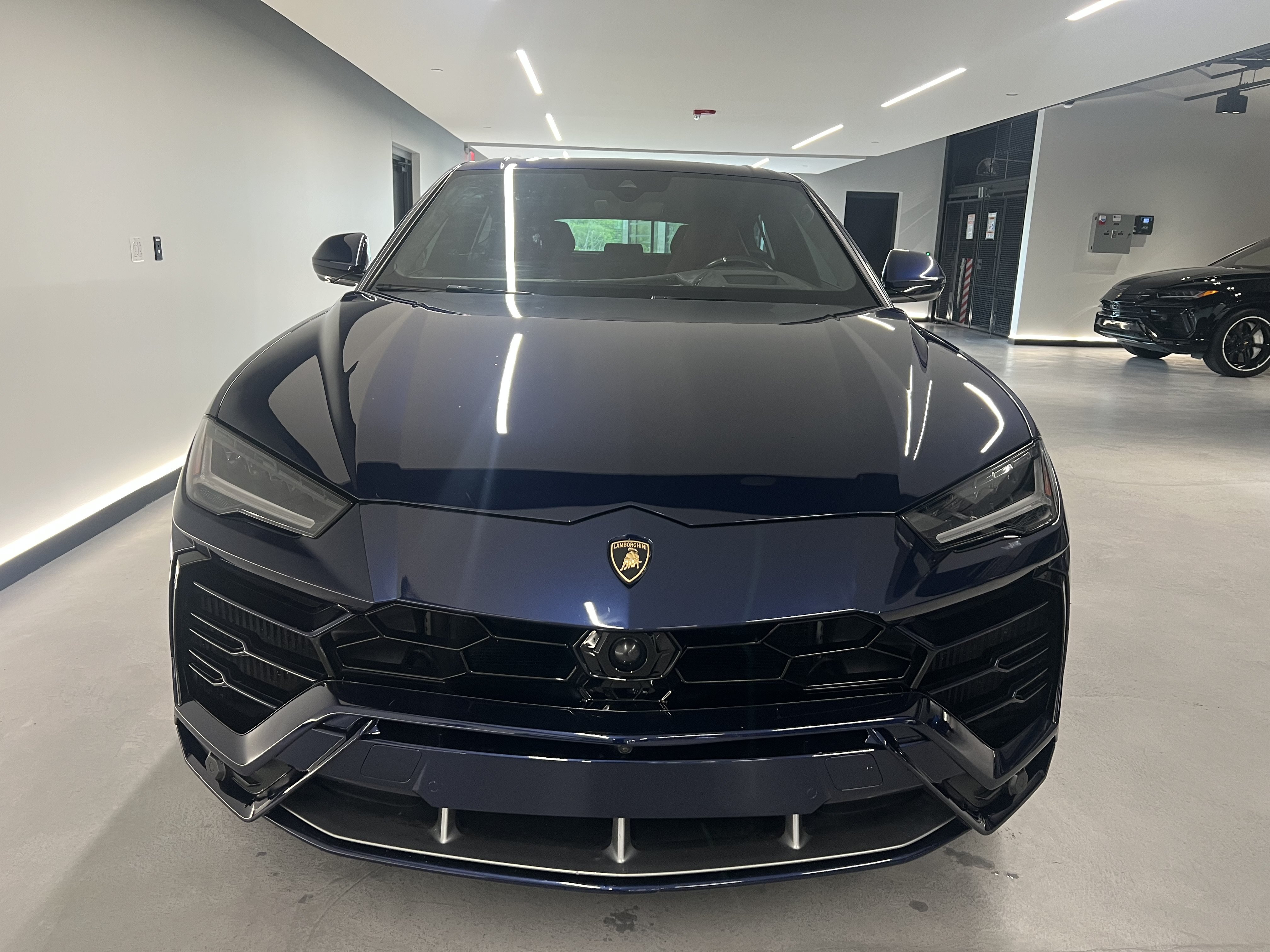 Used 2019 Lamborghini Urus AWD/4WD image 5