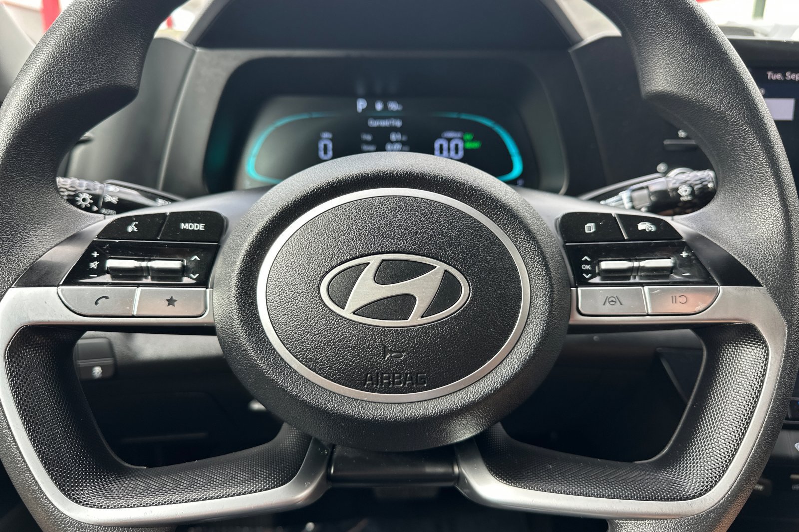 Used 2025 Hyundai Elantra Hybrid FWD image 23