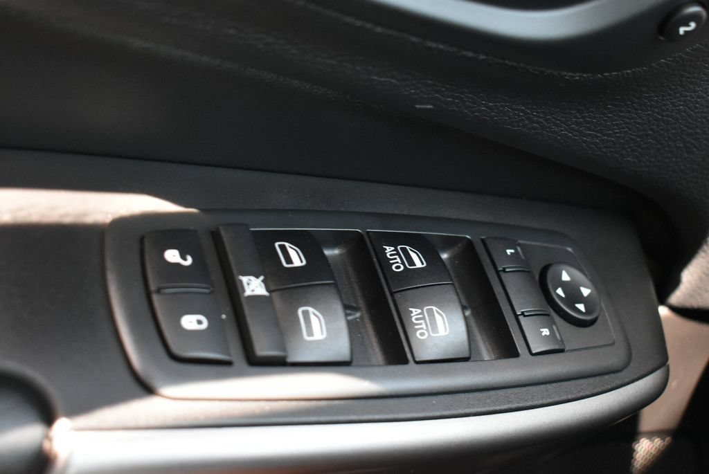 Used 2019 Jeep Cherokee Limited AWD/4WD image 21