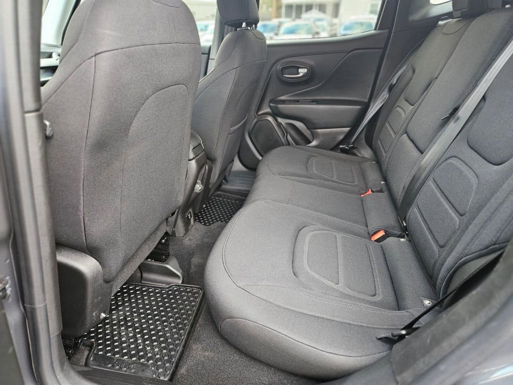 Used 2022 Jeep Renegade Latitude w/ Convenience Group image 14